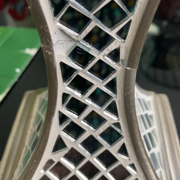 KAILEY 28-INCH H GLASS LATTICE LAMP - Picture 7 of 7